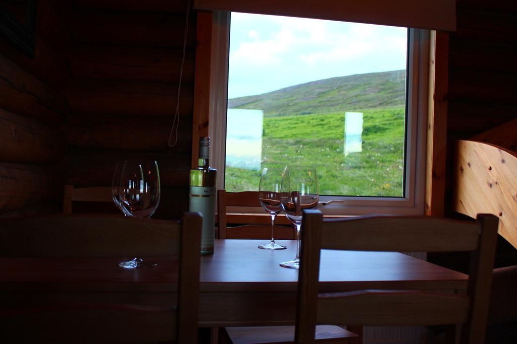 Akureyri Log Cottage Exterior photo